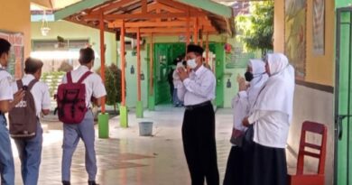 Implementasi Budaya 5S (Salam, Senyum, Sapa, Sopan, dan Santun) Dalam Menginternalisasikan Pendidikan Karakter Peserta Didik MAN Sumenep Implementasi Budaya 5S (Salam, Senyum, Sapa, Sopan, dan Santun) Dalam Menginternalisasikan Pendidikan Karakter Peserta Didik MAN Sumenep